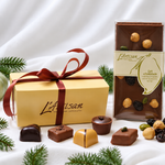 16 fyldte chokolader og 100 g lys chokoladeplade med hasselnødder, rosiner og pistaciekerner.